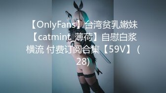 萝莉裙大奶兼职外围极品女，翘起屁股撕开裆部