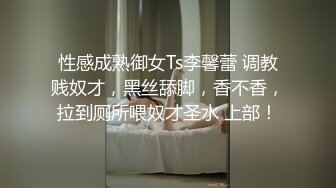 小平头约良家美女小姐姐吃饱喝足再开始操，无毛肥穴对着镜头一顿舔，特写进出快速抽插，抱起美女一下下深插