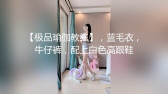 【新片速遞】 臊气美少妇真胆大,下面塞著震动大黑牛,还逛超市,发出滋滋的震动声,惹的旁人光看自己