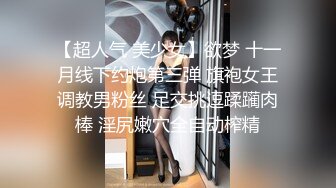  龟奴老公下药迷翻漂亮媳换妻平台找两个单男一起玩