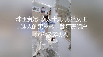  富姐和私人健身教练锻炼完脱光光在豪宅客厅对着镜子做爱