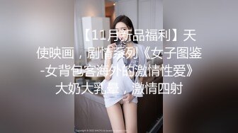 大哥人生巅峰一边享受美女一边抽着烟