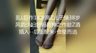 白色学生体操服00后青春美少女,年纪不大,毛毛却不少,浓密很森林里露出粉嫩鲍鱼