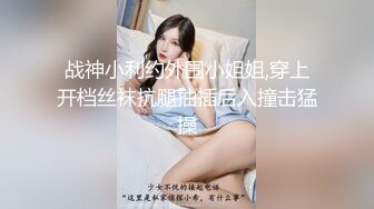 最新厕所偷窥头上裹纱巾的眼镜孕妇妹