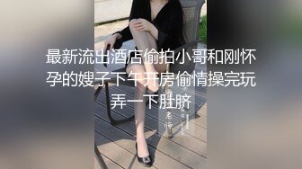  童颜巨乳小骚妹全程露脸大秀直播，性感的爆奶子自慰骚穴，给小哥舔弄大鸡巴