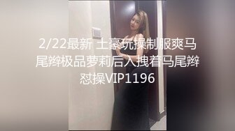  清纯露脸黑白丝小妹的诱惑，跟狼友撩骚互动听指挥，撅着屁股给狼友看骚穴，跳蛋塞逼里自慰，呻吟可射别错过