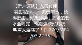 八块腹肌运动员碰上白嫩肌肉教练,大胸摸着舒服