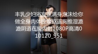  娇小美女你的小心脏啊‘小爱同学，把音量调到百分之15’，骚妞随着音乐嗨起