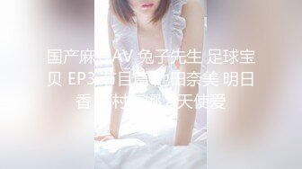 【新片速遞】  轻熟女级别美少妇道具自慰，抽插白虎穴，双手搓奶舔乳头把道具整根插入阴道中