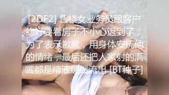 约了两个性感白衣妹子玩双飞，一只棒棒让两个妹子玩得不亦乐乎