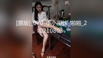 全景偷拍红衣少妇的黑鲍鱼