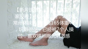 清纯的学生妹才20岁左右，没想到吃鸡如此熟练