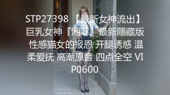 被大鸡巴草爽的小骚货给大哥展示绝活，胸推漫游口交大鸡巴