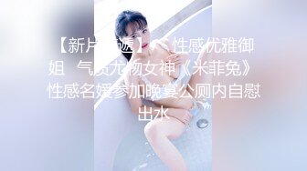 大屁股白皙美乳骚女道具双管齐下，假屌骑乘套弄掰穴出白浆，边插边用按摩器震动阴蒂，粉穴特写看着非常诱人