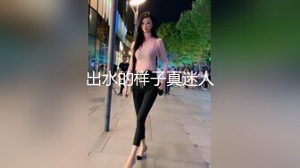 小哥会所享受大奶技师的莞式服务，水床精油SPA按摩，大奶子全身漫游蹭得好痒，又给口又给舔让吃奶子还让草