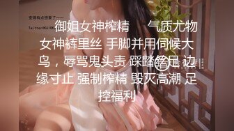 十二月最新流出国内厕拍大神潜入商场女厕全景偷拍眼镜妹看啥片子裤子也不穿站着看