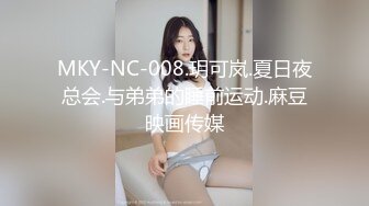   粉嫩嫩小美女楚楚动人温柔范看的鸡巴翘起来，甜美性感修长美腿扶着肉棒细细吞吐舔