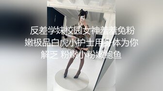 摸着女友的奶侧入她