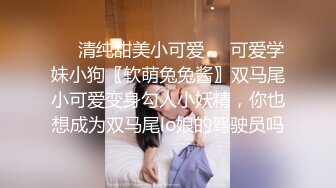 御姐范黑丝轻熟女很有味道，被胖男推到就开始操逼