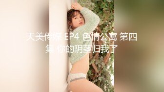 典黑白配激情5P，两个大老黑玩弄极品大长腿女模，小哥想后入个太矮骑黑哥脖子上超带劲，黑人大鸡巴好粗暴