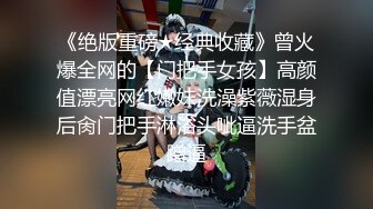 两个性感身材美女嫩妹子，脱光衣服躺穿上轮流操，呻吟声不断