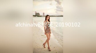 【新片速遞】  科技楼蹲守牛仔裤美女的小嫩B❤️这么长的B毛该修剪一下了