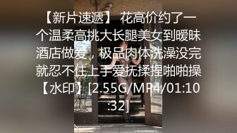 长相有点酷似小春哥的小伙一边看电视一边和靓妹互玩性器官对着这等美女不草可惜啊