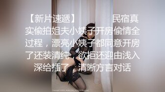 十一月新流出大神潜入水上乐园更衣室移动偷拍泳客更衣❤️连体泳衣美女VS戴隐形文胸的巨乳美少妇