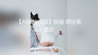 这少妇刚蹲下就发现了探头 看来已经具备了反偷拍的技能了