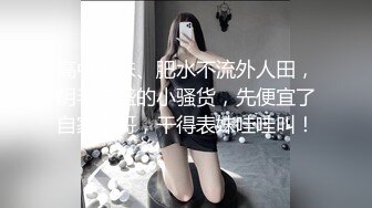  短发人妻母狗少妇，束缚着骚奶子让大哥后入草屁股，自己舔着假鸡巴呻吟诱惑狼友