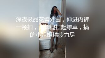 颜值不错金发美女！撩起包臀裙无毛骚穴！双指插入扣弄，按摩器假屌轮番上，爽的低低呻吟