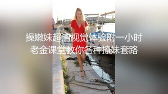 漏奶黑丝情趣装全程露脸与小哥激情大秀，性感肚兜诱惑让小哥草嘴深喉，无套爆草激情上位，表情好骚精彩刺激