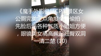 腿上蛇纹身外表清纯很骚小姐姐，长发及腰脱掉小背心扭动