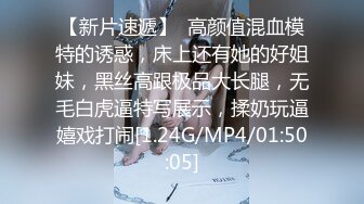 带着小情人一起出去玩饥渴难耐直接停车在路边来个车震 小骚货舔硬鸡巴再坐在上面扭动娇躯