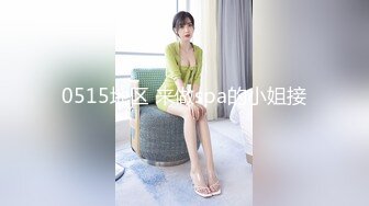  守护宝宝穿着啦啦队服装为我们展现个性迷人风光