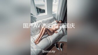 养生馆女技师偷拍来做SPA精油推拿拔火罐的少妇，一边做一边唠嗑