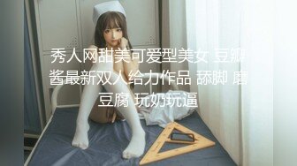 高颜值混血女模特全程露脸伺候两个小哥啪啪，吃奶舔逼口交大鸡巴足交各种发骚，让两个小哥多体位爆草蹂躏