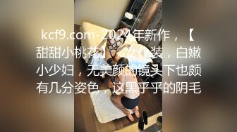 长舌骚女喜欢车震还在开车就舔鸡巴