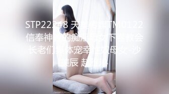 【新片速遞】韩国变态男潜入写字楼女厕踩在厕兜上俯视偷窥美女尿尿被妹子发现尖叫估计得吓个半死