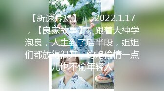 白衣黑帽 大专女厕全景偷拍众多的学妹前来嘘嘘各种美鲍轮番呈现 (1)