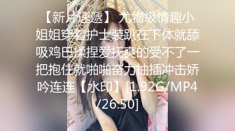 【新片速遞】  十一月最新流出❤️手持厕拍❤️大神尾随3个美女进酒店女厕偷拍她们尿尿逼逼还挺嫩的