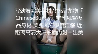 服装城女厕后位定点偸拍，各个年龄段的女人方便，骚女穿个肉丝开裆几个意思 (1)