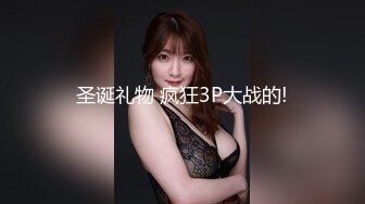 温柔极品美女，肉丝短裙撕裆，翘起屁股手指轻轻插入，低低呻吟好听