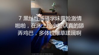 跟女朋友一边洗澡一边让她吃鸡巴