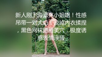  颜值御姐精彩演绎，全程露脸群P淫乱，AV级大作嘴里叼两根鸡巴下面还被舔逼