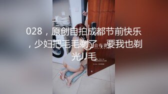 新厕拍流出！妹纸下班前尿一泡再走 没想到还是个白虎