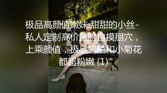 公寓管理员晚上值班很无聊躲在窗外偷窥女住客脱衣服洗澡出来