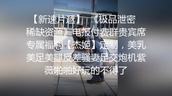 小宝的屁股真的很棒啊 自己女上坐着鸡巴来回摇摆，只需要躺着享受全自动炮架服务简直不要太爽