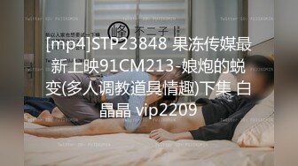 回老家串门偸偸在哥哥家的出租房厕所内安装针孔摄像头偸窥苗条小嫂子洗澡脱衣服之前先尿尿