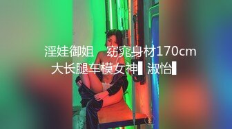 36E童颜巨乳美妞，染了一头红发，不知道吃了什么，两个车灯这么大，全裸诱惑无毛美穴，超级视角手指扣入，搞得很湿